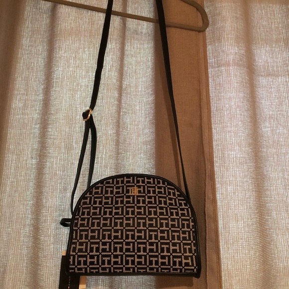New crossbody bag Tommy Hilfiger - Picture 1 of 9